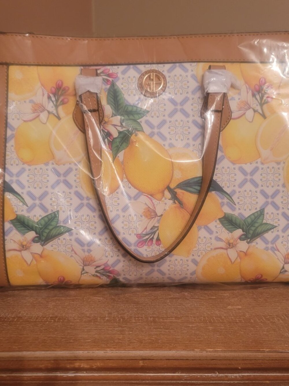 Giani Bernini - Lemon Print Saffiano Medium Book Tote/Purse. Brand new.